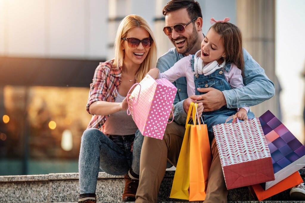 Egal, ob Sie auf der Suche nach einzigartigen Souvenirs, modischer Kleidung oder regionalen Spezialitäten sind – die Region rund um Bollendorf und darüber hinaus bietet eine Vielzahl von Einkaufsmöglichkeiten. Hier sind einige der besten Orte, die Sie beim Shopping